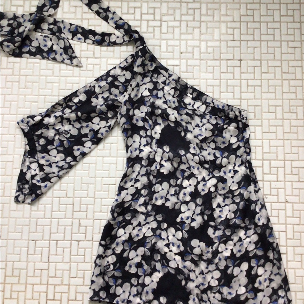 Womens asymmetrical printed blouse.